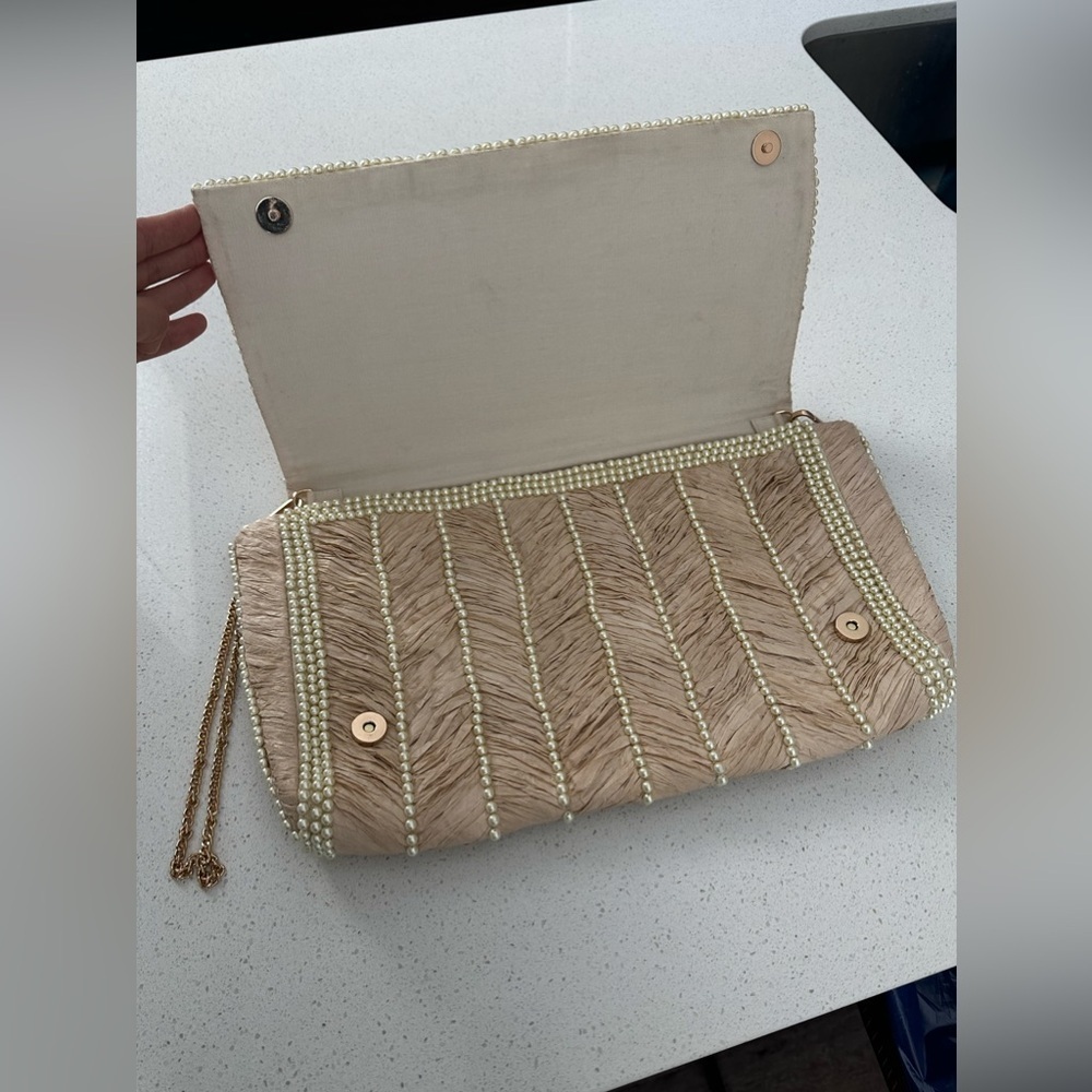 RARE Anthropologie Boho Raffia Pearl-Embellished Clutch, Like New with Chain - Picture 4 of 7